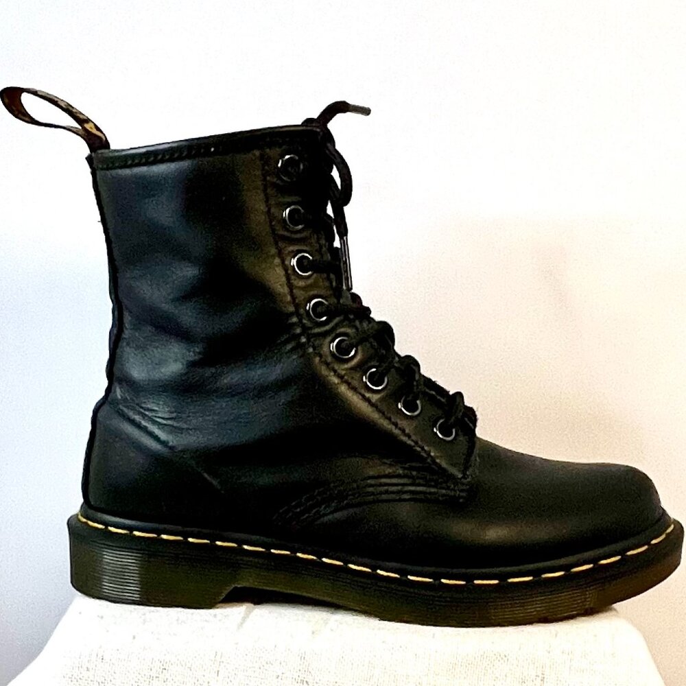 Dr. Martens 1460 Black Smooth Leather Combat Boots Iconic Yellow Stitch Size 8 - Picture 5 of 16